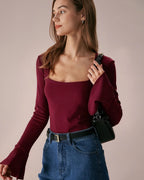 Camiseta de punto con mangas acampanadas en color rojo vino