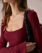 Camiseta de punto con mangas acampanadas en color rojo vino