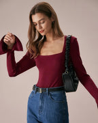Camiseta de punto con mangas acampanadas en color rojo vino