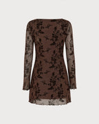 Minivestido de malla floral con cuello de barco de café