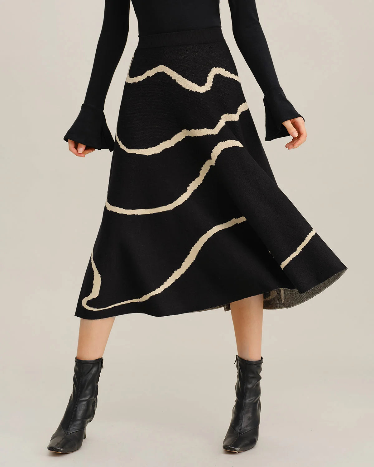 Falda midi con cintura elástica geométrica negra