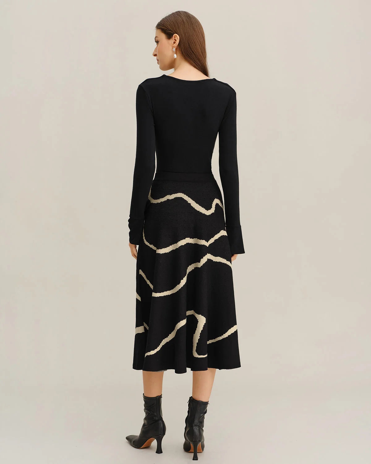 Falda midi con cintura elástica geométrica negra