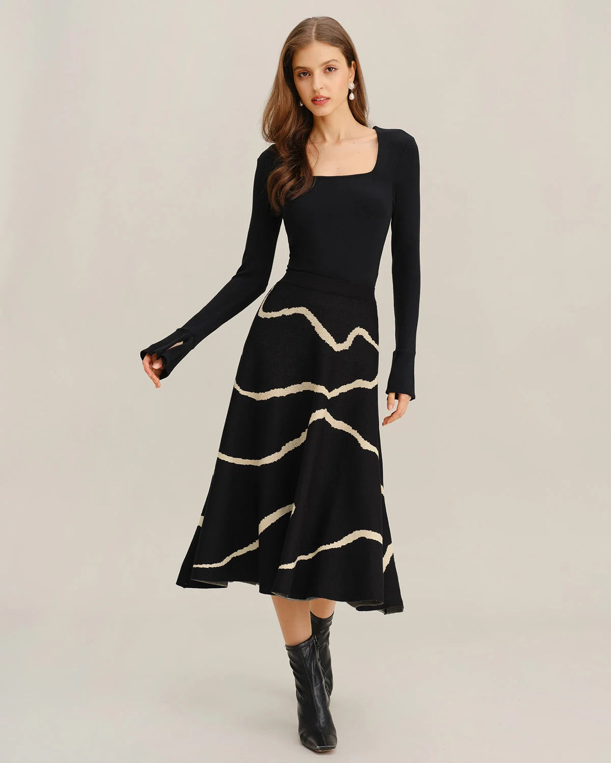 Falda midi con cintura elástica geométrica negra