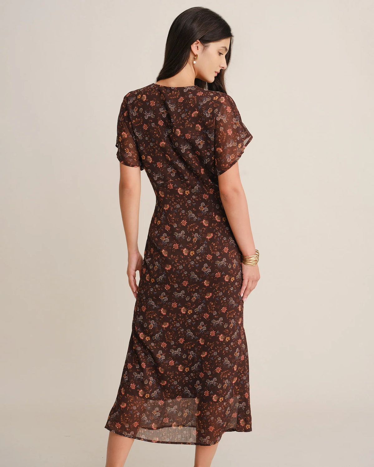 Vestido largo con hombros descubiertos y gasa con estampado floral